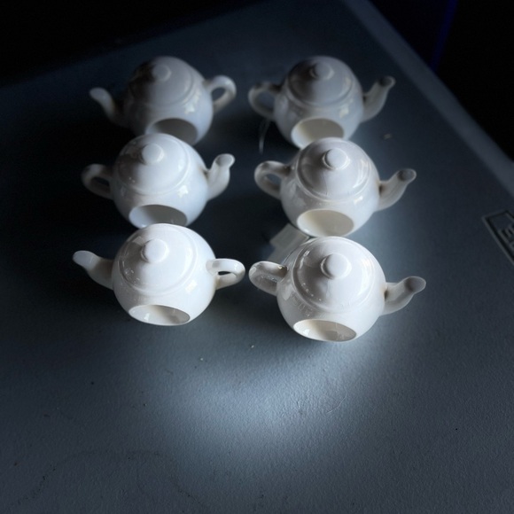 Set of  vintage White Ceramic Teapot Napkin Rings - Picture 2 of 6